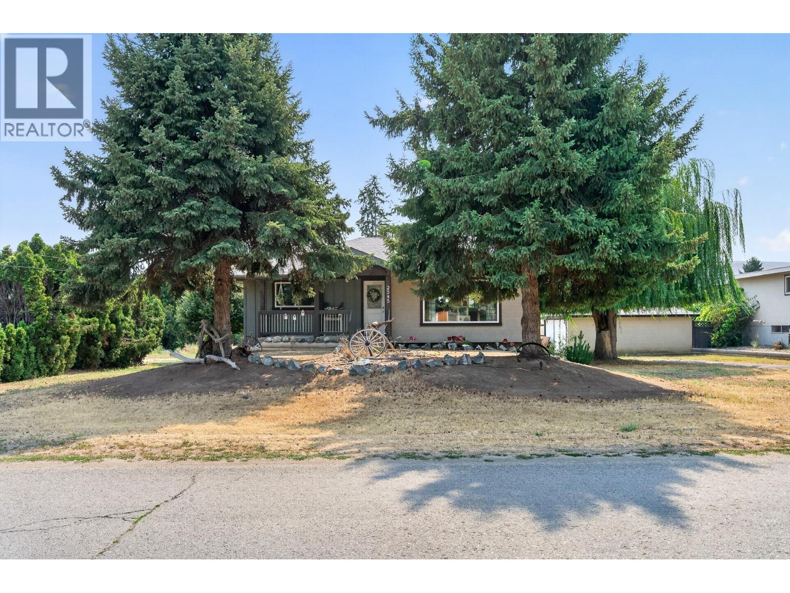 2545 Young Avenue, Kamloops, British Columbia  V2B 4M9 - Photo 2 - 10398653