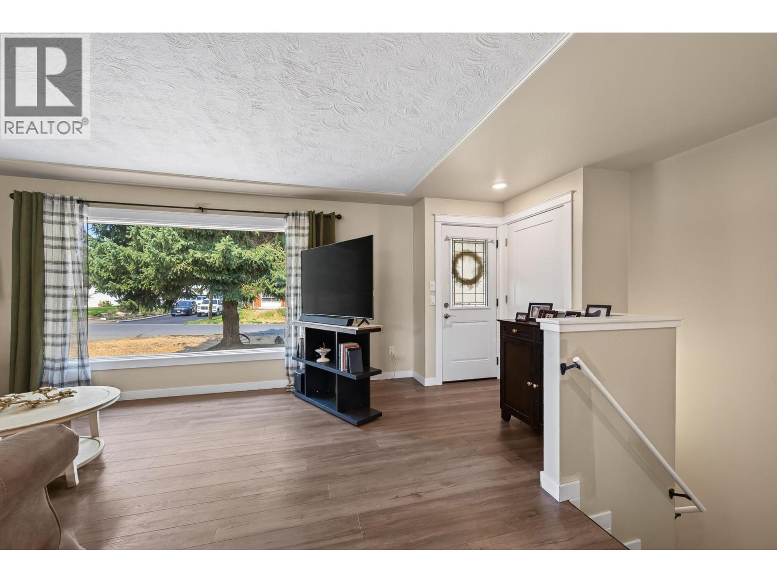 2545 Young Avenue, Kamloops, British Columbia  V2B 4M9 - Photo 3 - 10398653