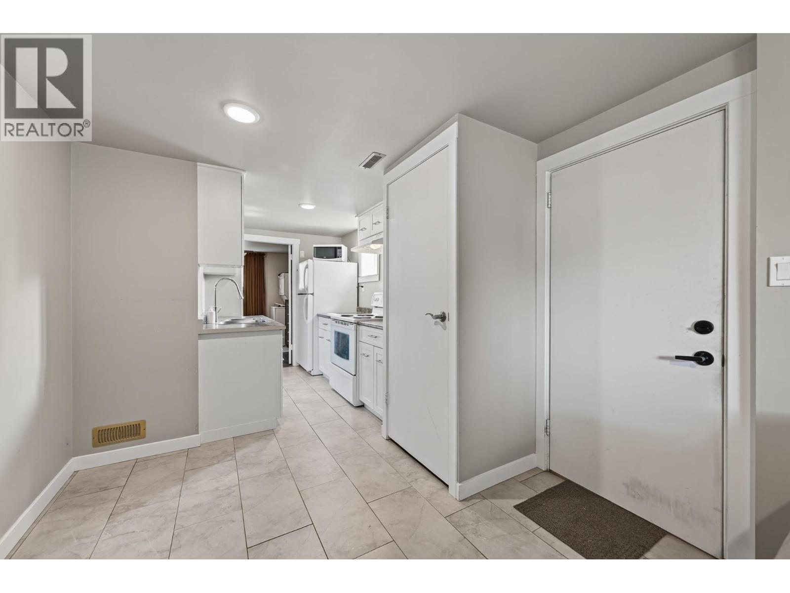 2545 Young Avenue, Kamloops, British Columbia  V2B 4M9 - Photo 30 - 10398653