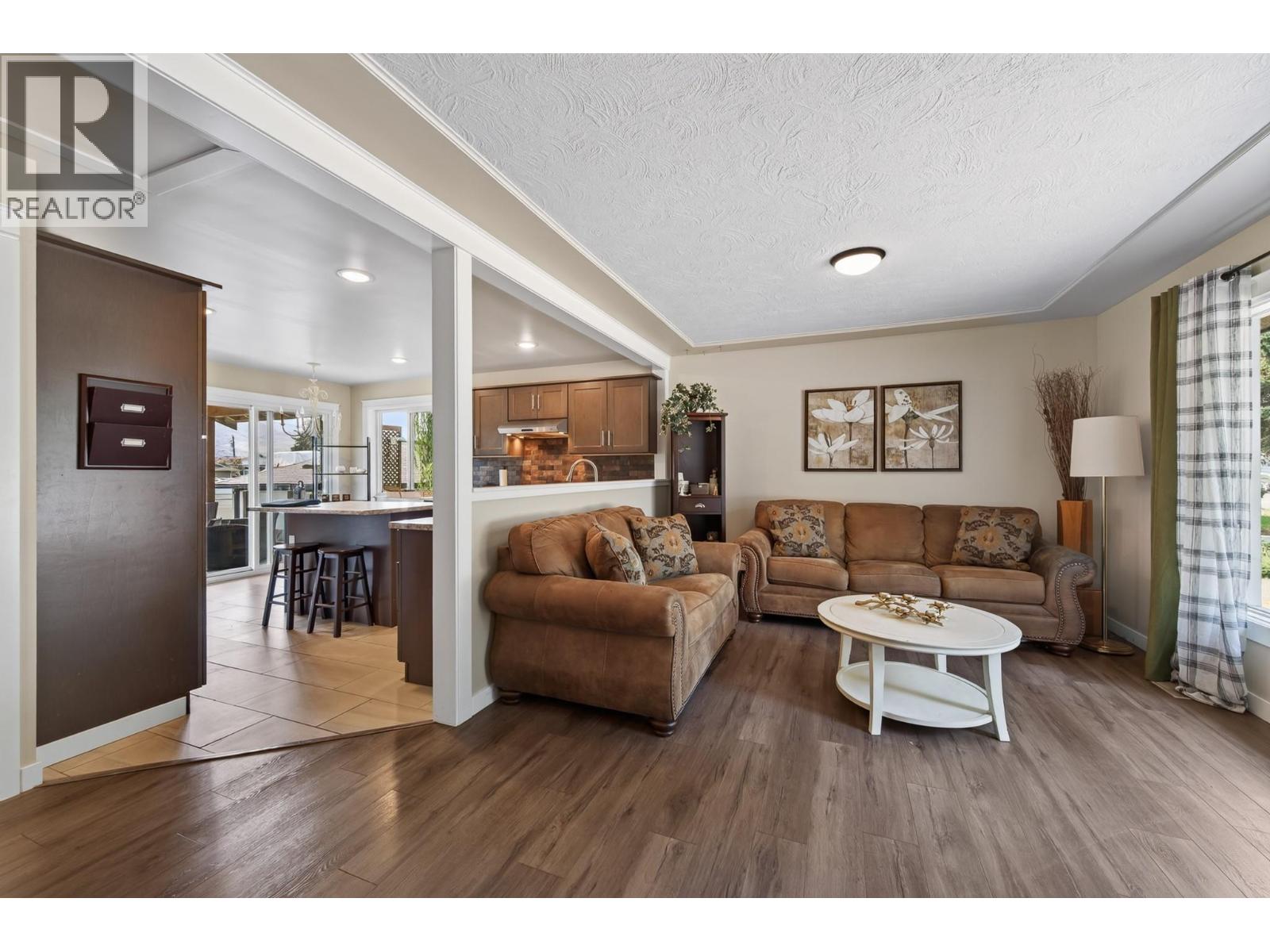 2545 Young Avenue, Kamloops, British Columbia  V2B 4M9 - Photo 5 - 10398653