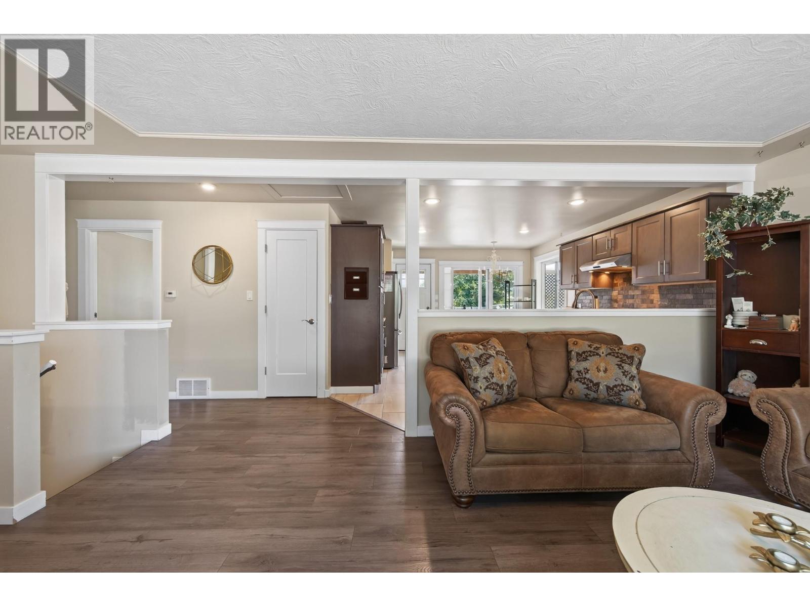 2545 Young Avenue, Kamloops, British Columbia  V2B 4M9 - Photo 6 - 10398653