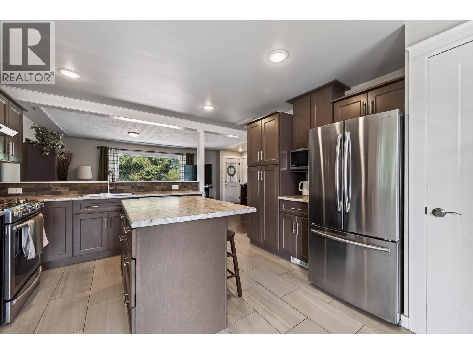 2545 Young Avenue, Kamloops, British Columbia  V2B 4M9 - Photo 9 - 10398653