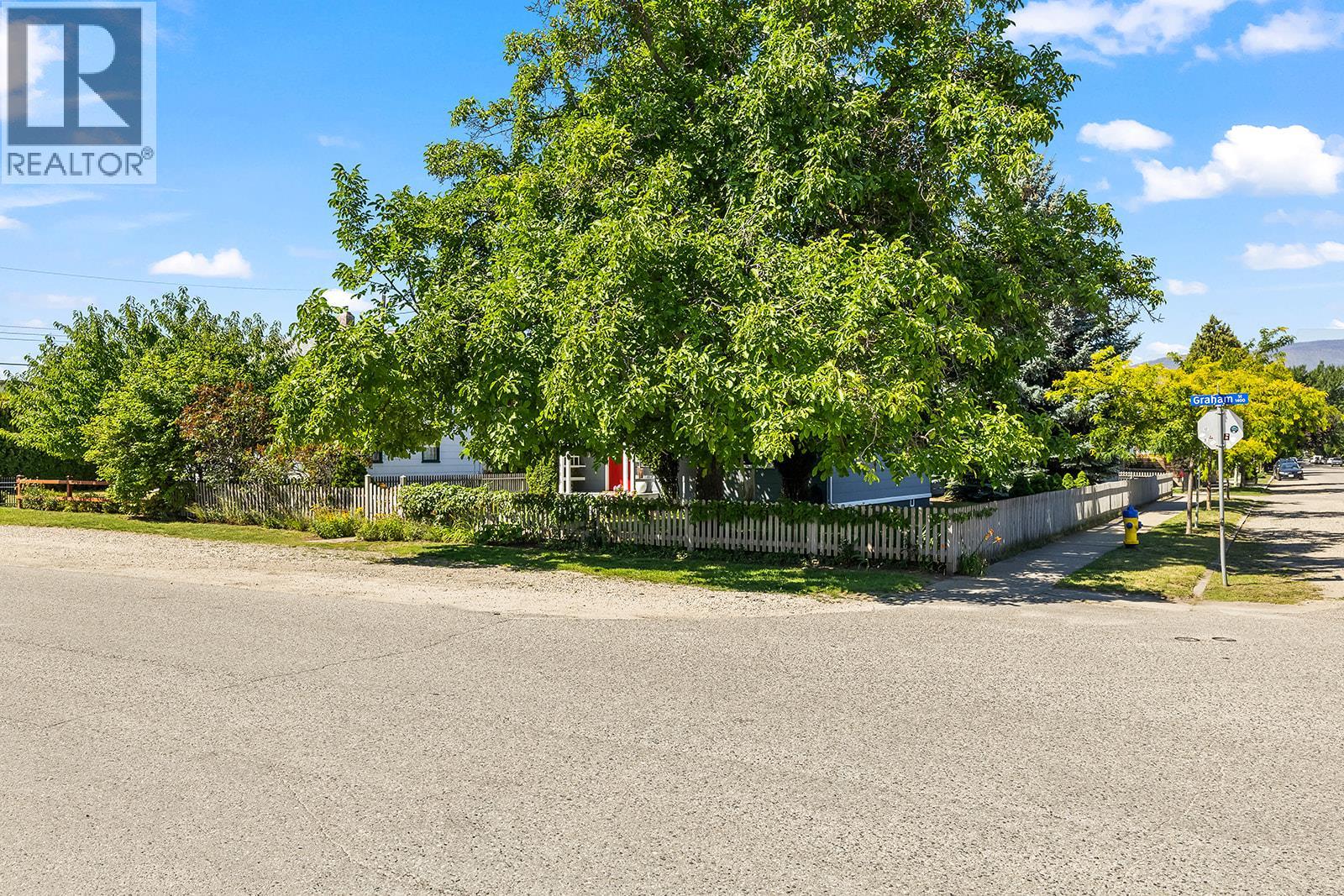1404 Graham Street, Kelowna, British Columbia  V1Y 3A8 - Photo 40 - 10398621