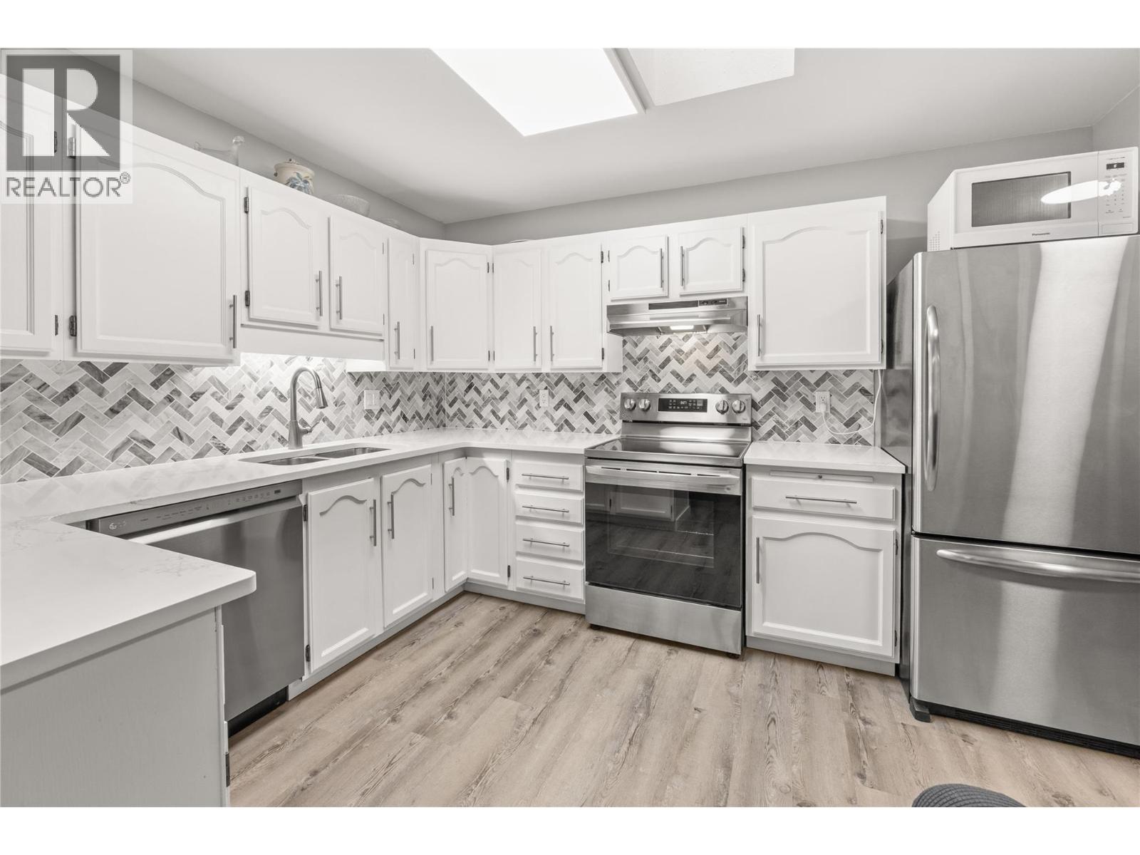 262 Kinney Avenue Unit# 311, Penticton, British Columbia  V2A 6R6 - Photo 3 - 10398618