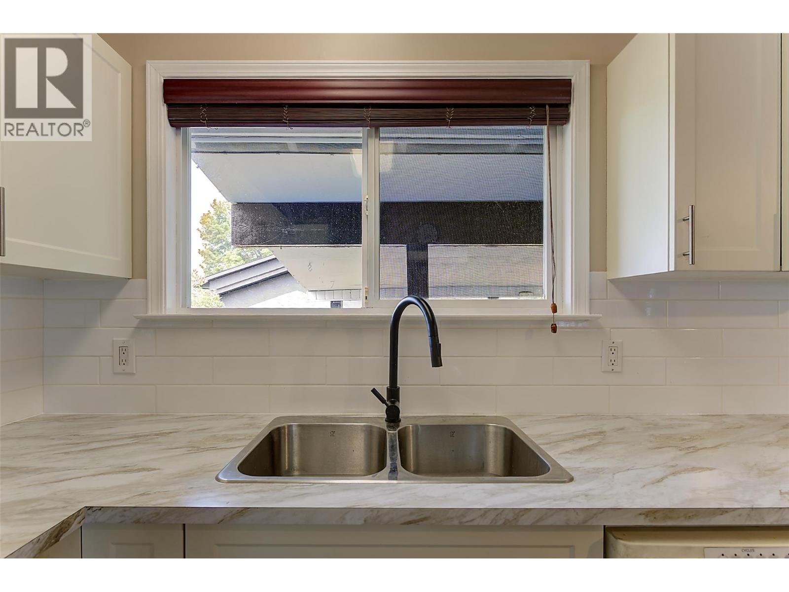 680 Myron Road, Kelowna, British Columbia  V1X 5K2 - Photo 17 - 10398429