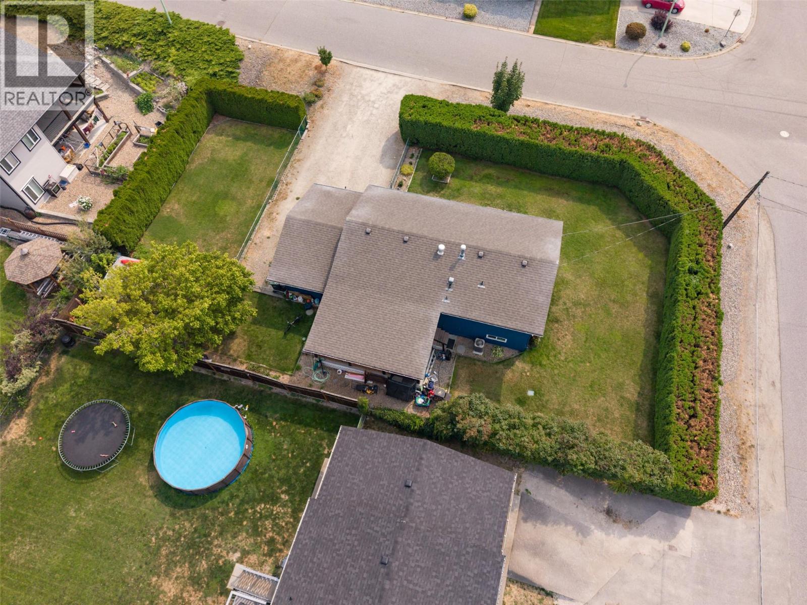 680 Myron Road, Kelowna, British Columbia  V1X 5K2 - Photo 3 - 10398429