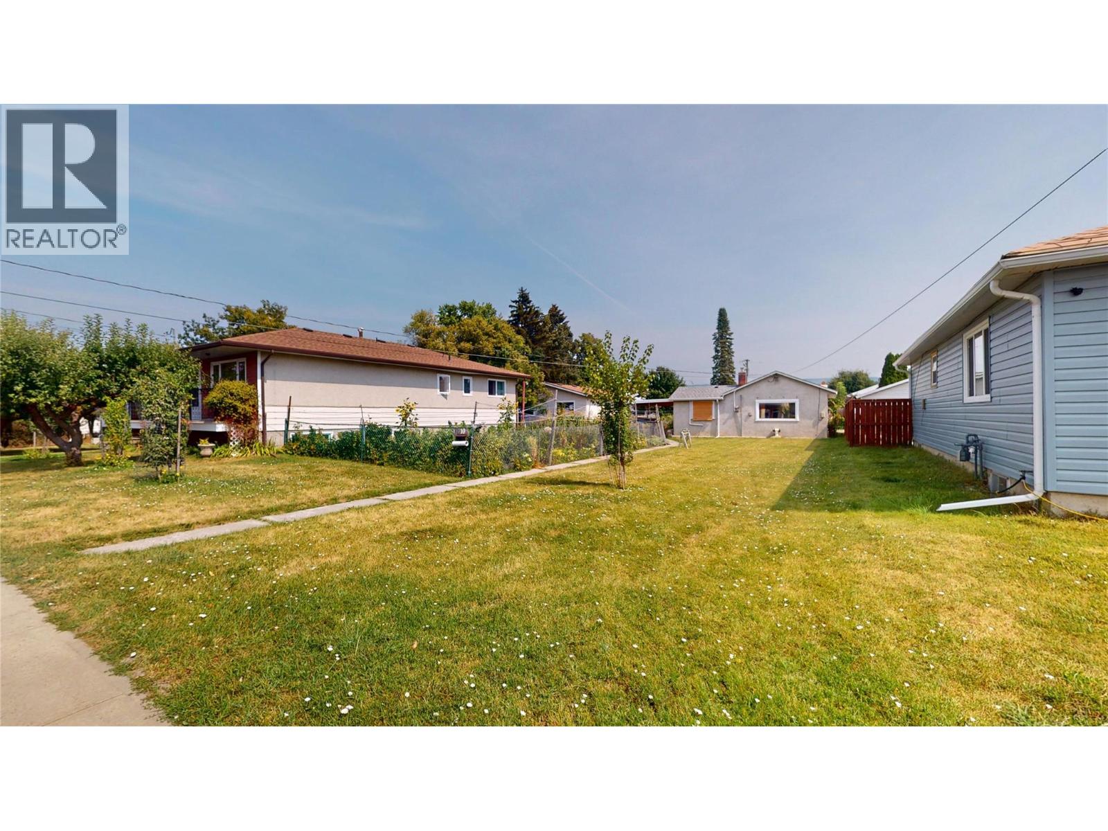 10 14th Avenue S, Cranbrook, British Columbia  V1C 2W8 - Photo 2 - 10398511