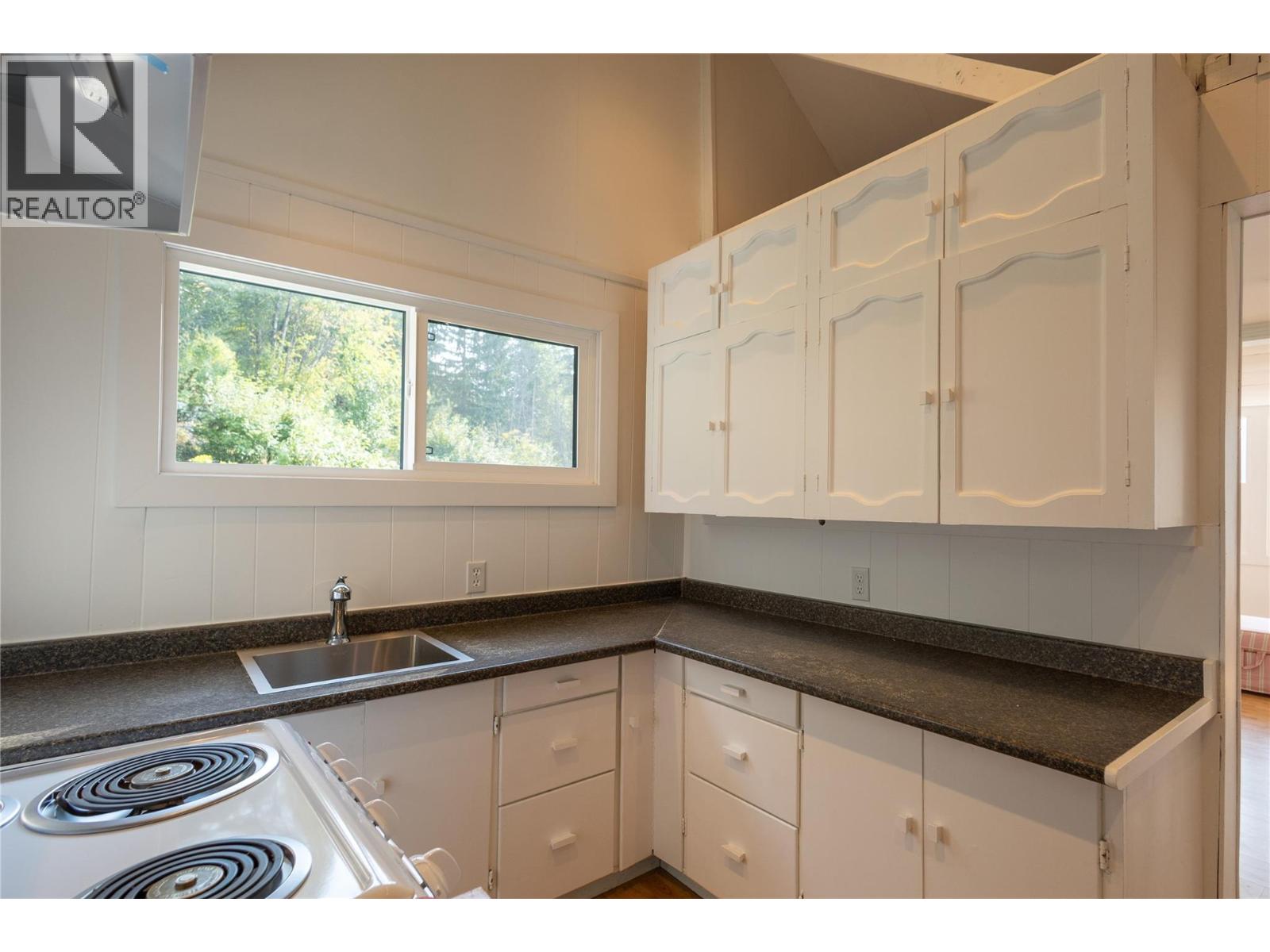 2205 Bealby Road, Nelson, British Columbia  V1L 6W2 - Photo 13 - 10395338