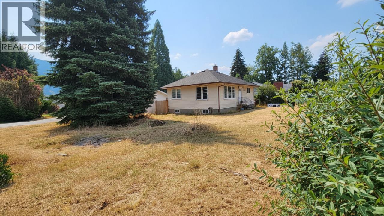 3001 5th Avenue Lot# A, Castlegar, British Columbia  V1N 2V3 - Photo 9 - 10398344