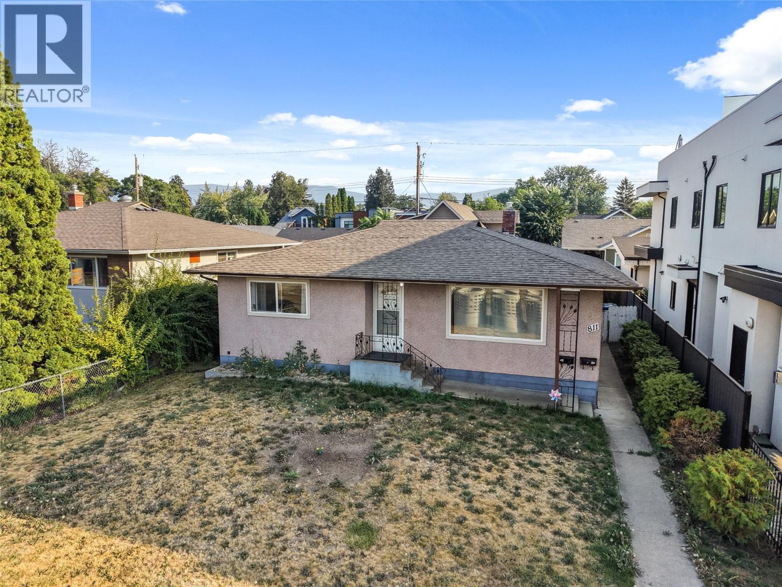 811 Martin Avenue, Kelowna, British Columbia  V1Y 6V4 - Photo 1 - 10396073