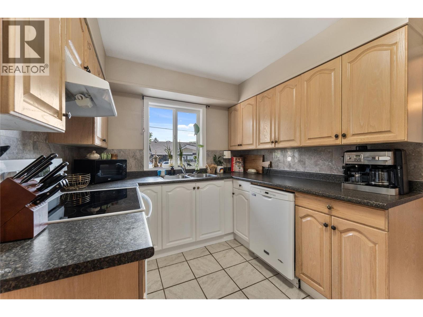 811 Martin Avenue, Kelowna, British Columbia  V1Y 6V4 - Photo 11 - 10396073