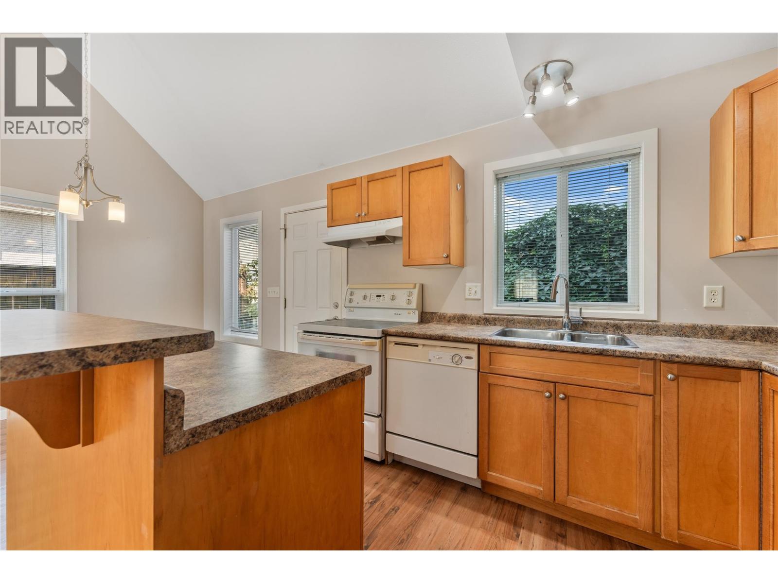 811 Martin Avenue, Kelowna, British Columbia  V1Y 6V4 - Photo 27 - 10396073