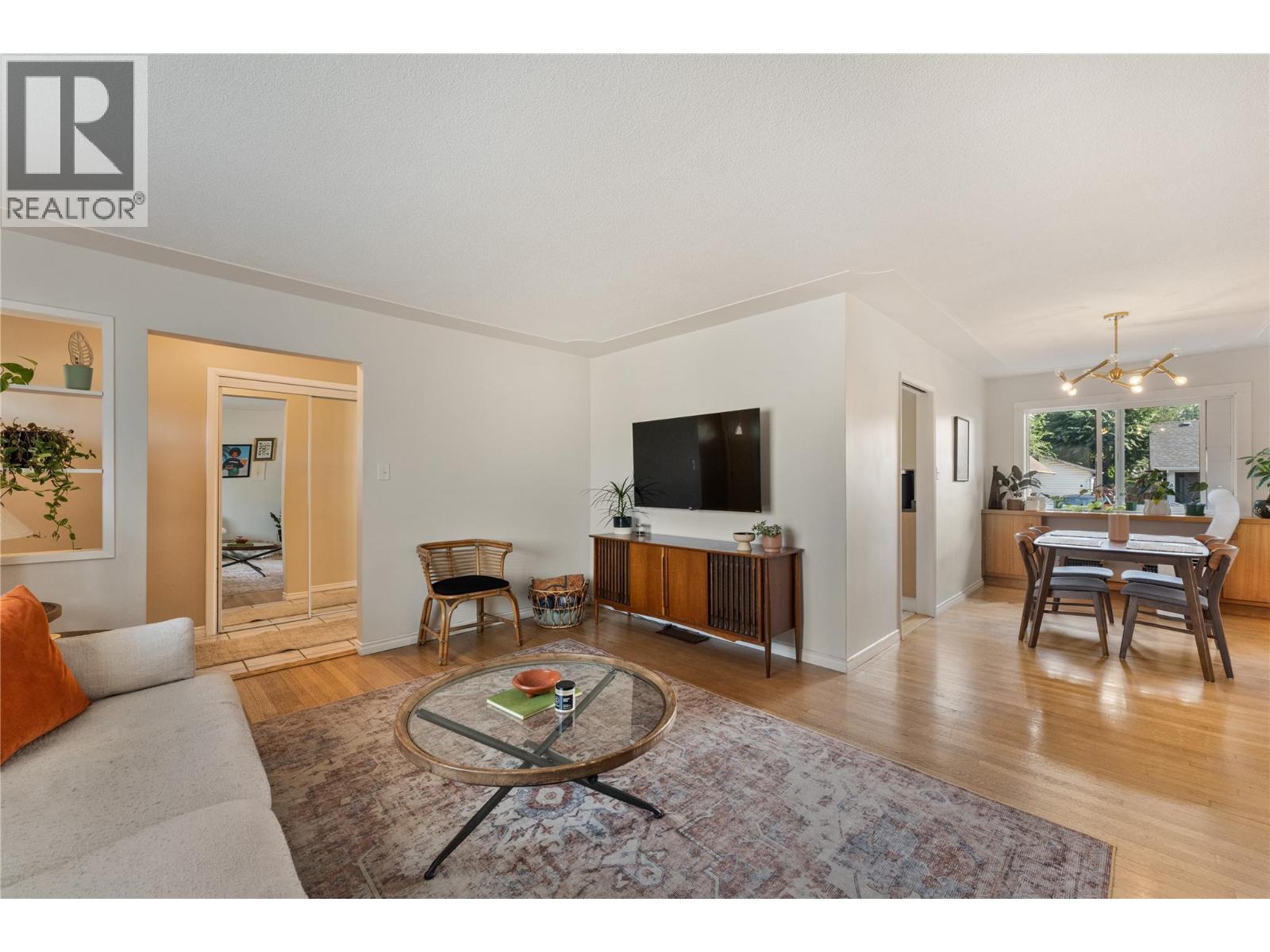 811 Martin Avenue, Kelowna, British Columbia  V1Y 6V4 - Photo 5 - 10396073