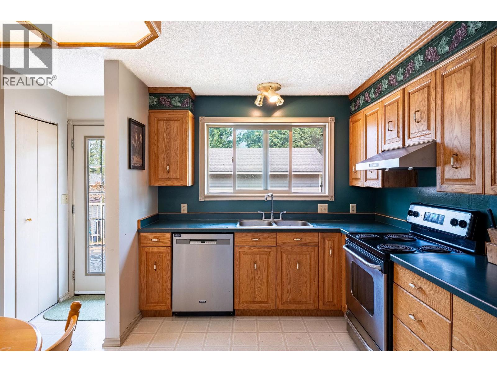 1506 Mountain View Drive, Revelstoke, British Columbia  V0E 2S1 - Photo 19 - 10396936