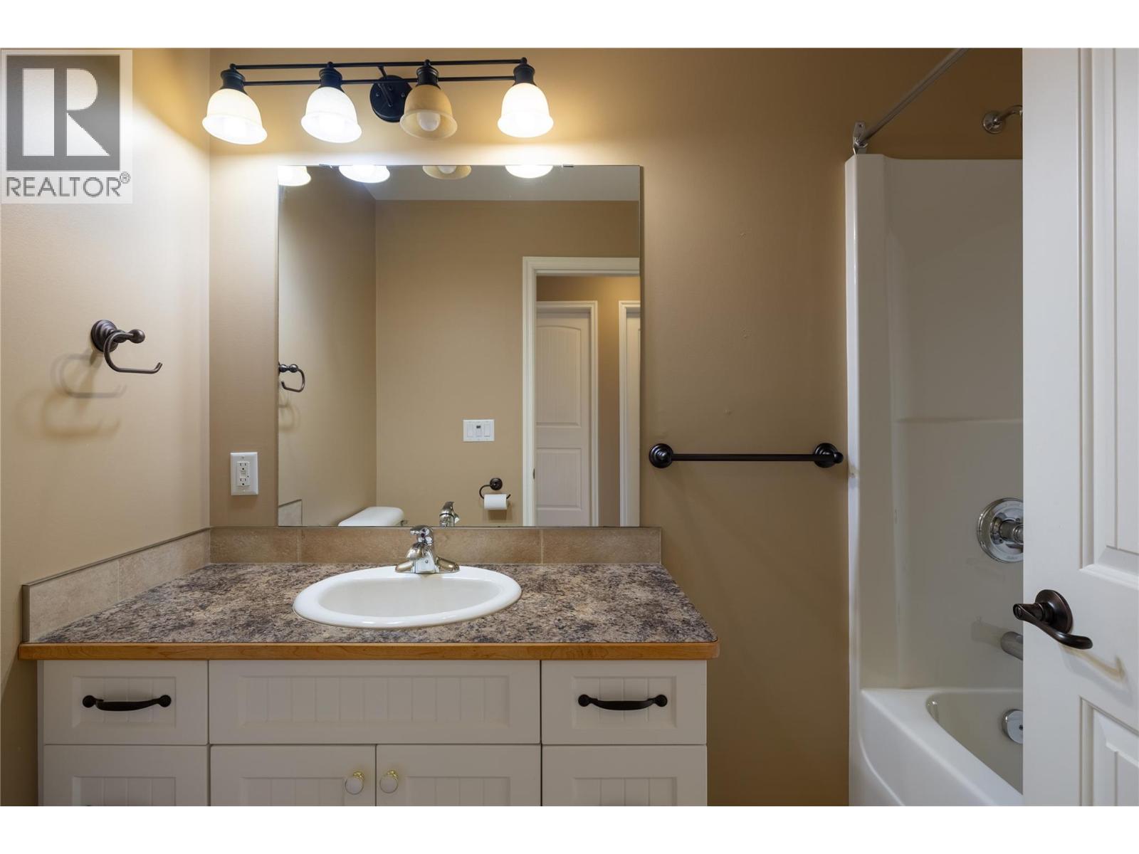#10 1231 10 Street Sw, Salmon Arm, British Columbia  V1E 0A5 - Photo 34 - 10398318