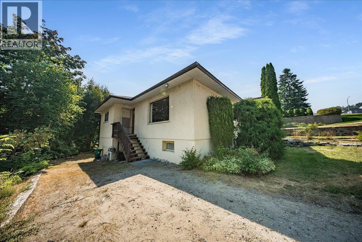 664 Forrest Drive, Warfield, British Columbia  V1R 2H6 - Photo 2 - 10398534