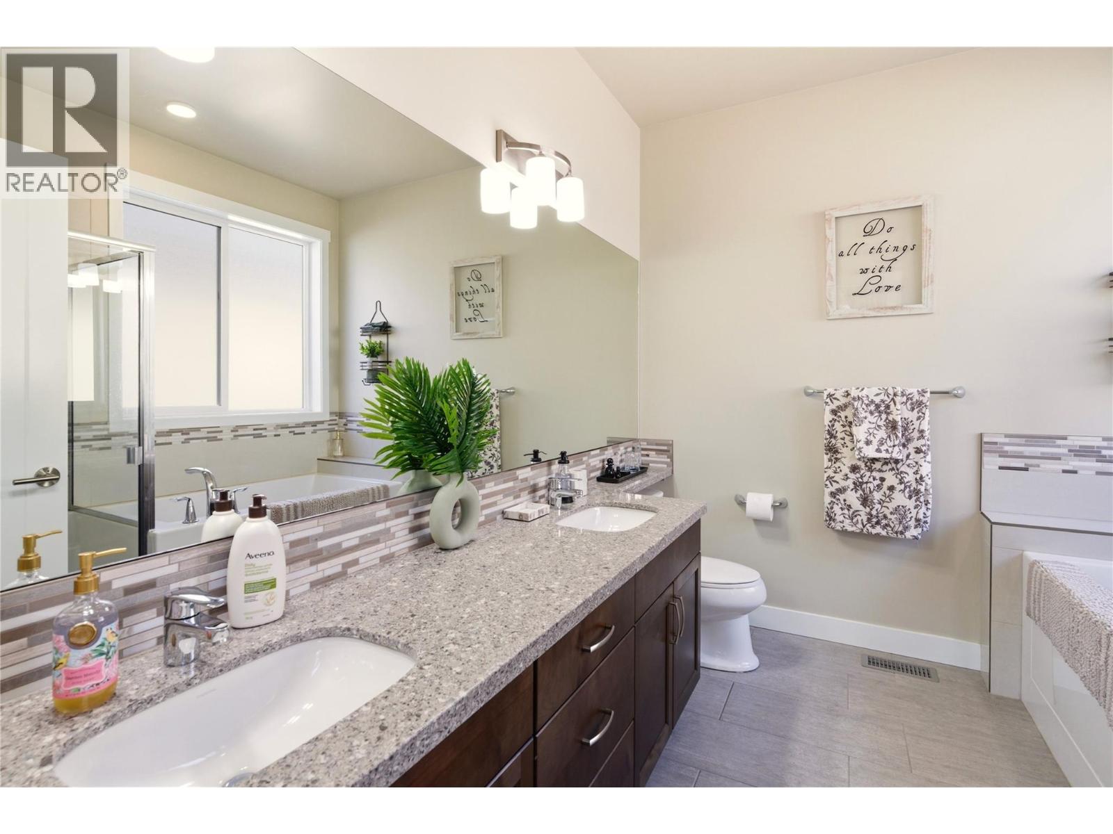 2110 Lawrence Avenue, Penticton, British Columbia  V2A 9G6 - Photo 32 - 10398651