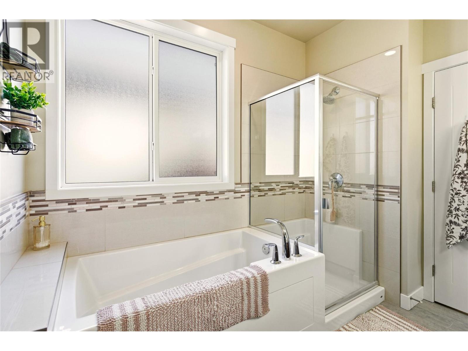 2110 Lawrence Avenue, Penticton, British Columbia  V2A 9G6 - Photo 33 - 10398651