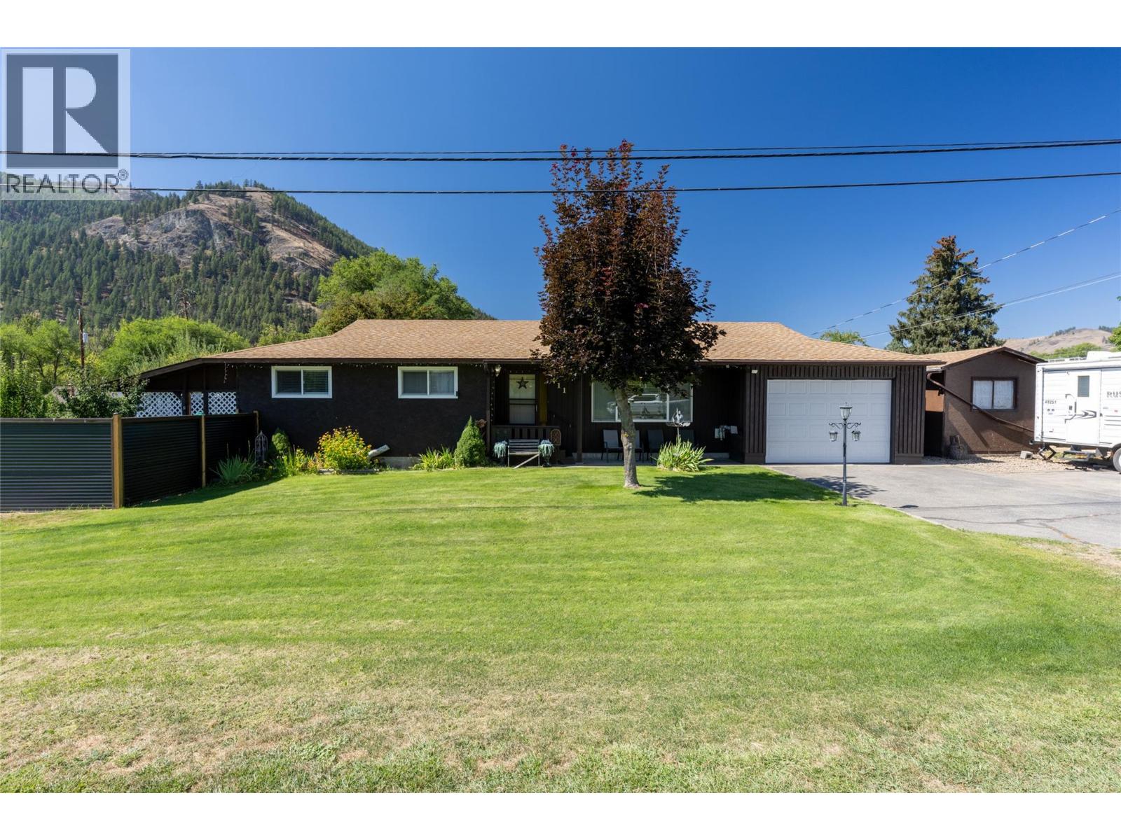 411 Gertrude Street, Midway, British Columbia  V0H 1M0 - Photo 3 - 10398715
