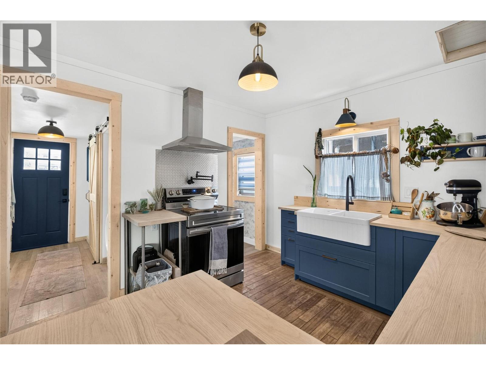 499 Westminster Avenue W, Penticton, British Columbia  V2A 1K4 - Photo 4 - 10398255