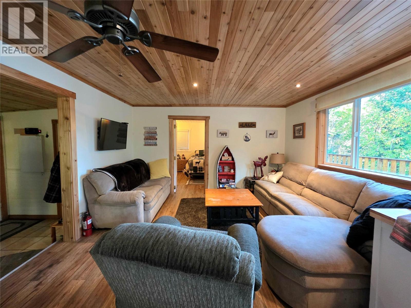 6453 Pinaus Lake Road, Falkland, British Columbia  V0E 1W0 - Photo 10 - 10398661