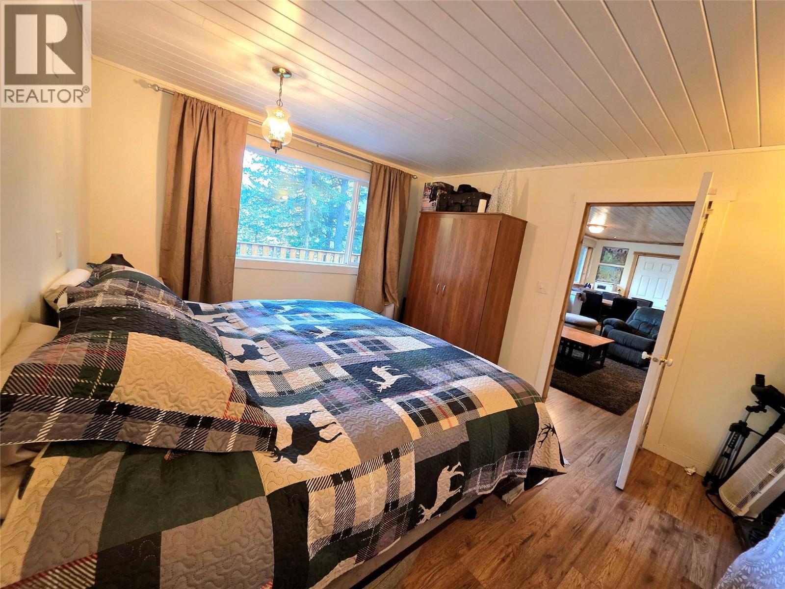 6453 Pinaus Lake Road, Falkland, British Columbia  V0E 1W0 - Photo 13 - 10398661