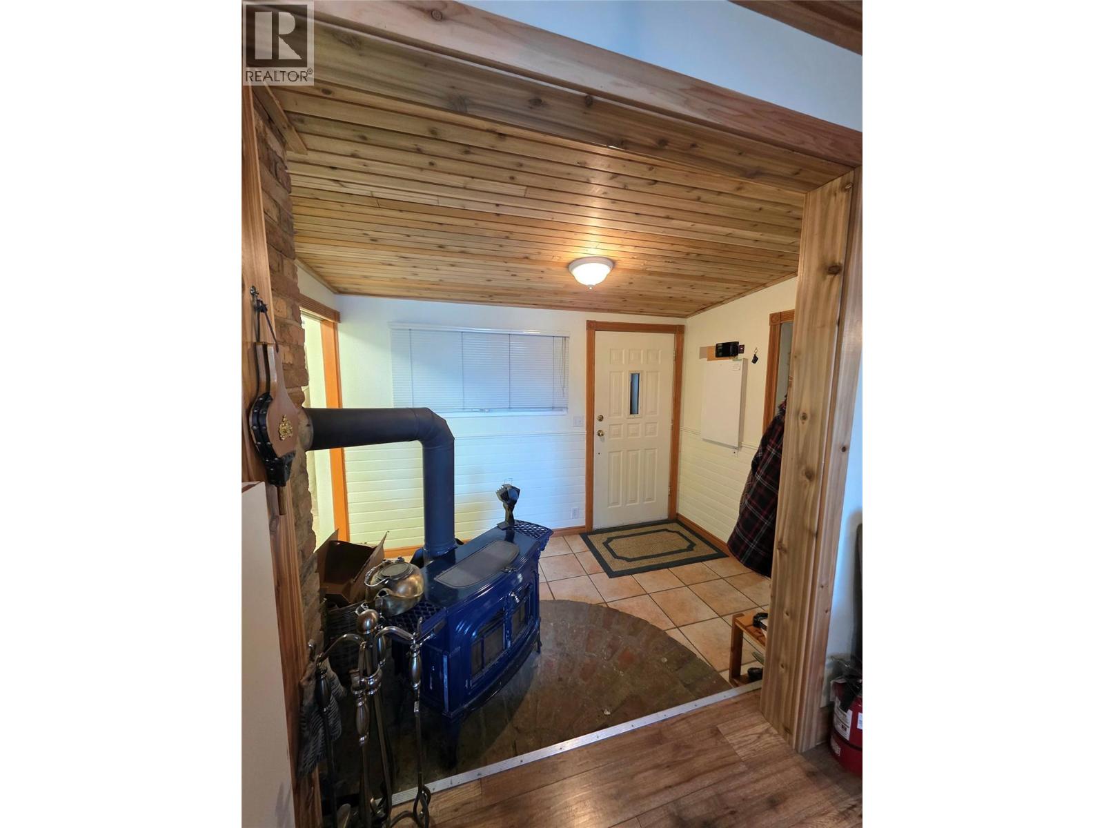 6453 Pinaus Lake Road, Falkland, British Columbia  V0E 1W0 - Photo 19 - 10398661
