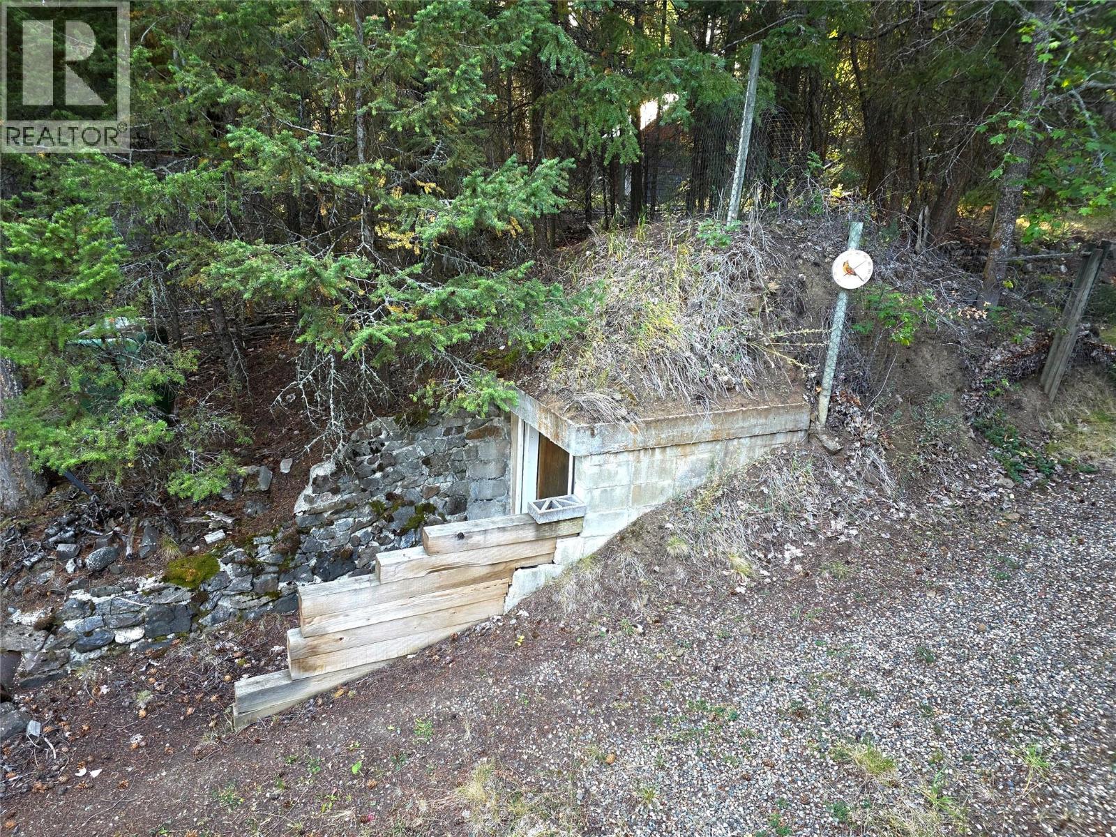 6453 Pinaus Lake Road, Falkland, British Columbia  V0E 1W0 - Photo 28 - 10398661
