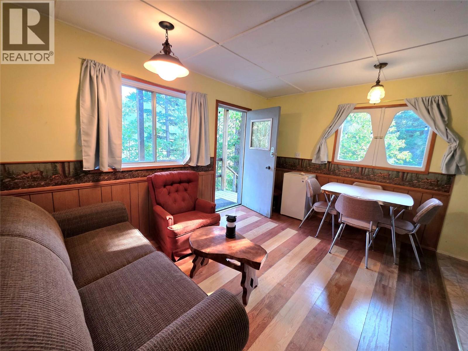 6453 Pinaus Lake Road, Falkland, British Columbia  V0E 1W0 - Photo 39 - 10398661