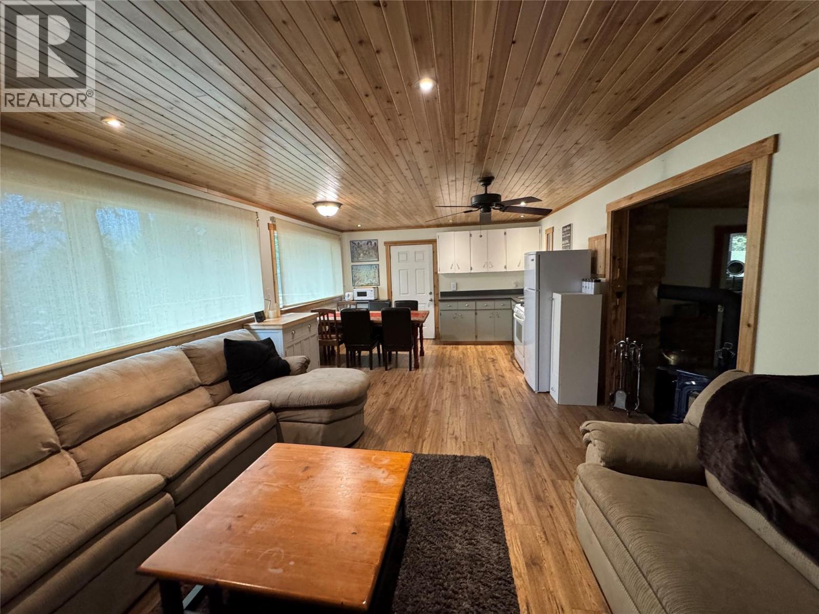 6453 Pinaus Lake Road, Falkland, British Columbia  V0E 1W0 - Photo 5 - 10398661