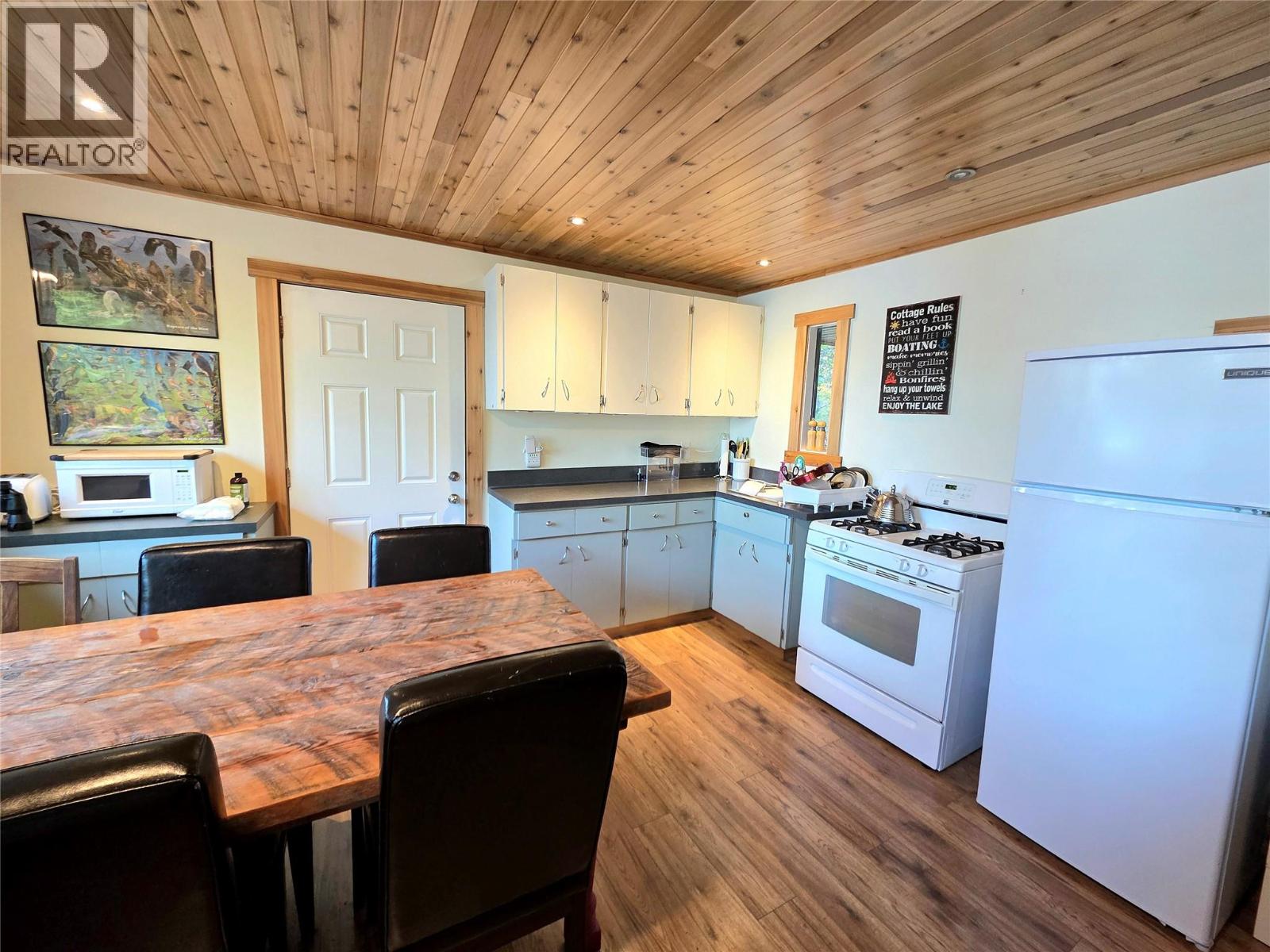 6453 Pinaus Lake Road, Falkland, British Columbia  V0E 1W0 - Photo 6 - 10398661