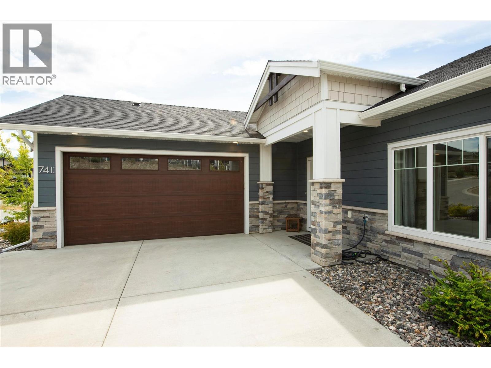 741 Yorkville Street, Kelowna, British Columbia  V1V 0A9 - Photo 2 - 10398718