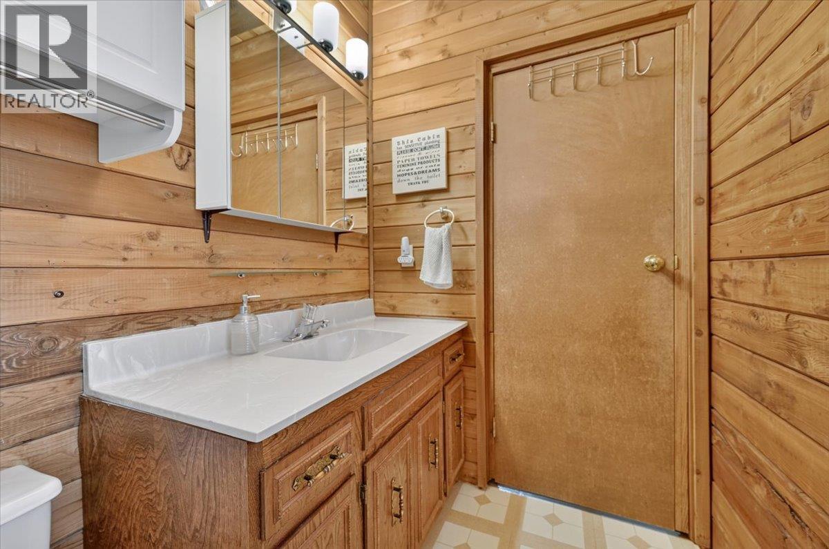5422 Dutch Creek Road, Fairmont Hot Springs, British Columbia  V0B 1L2 - Photo 11 - 10398413