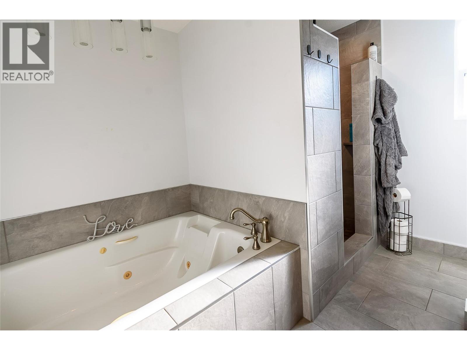 42 Lakeshore Drive, Vernon, British Columbia  V1H 2A1 - Photo 38 - 10398595