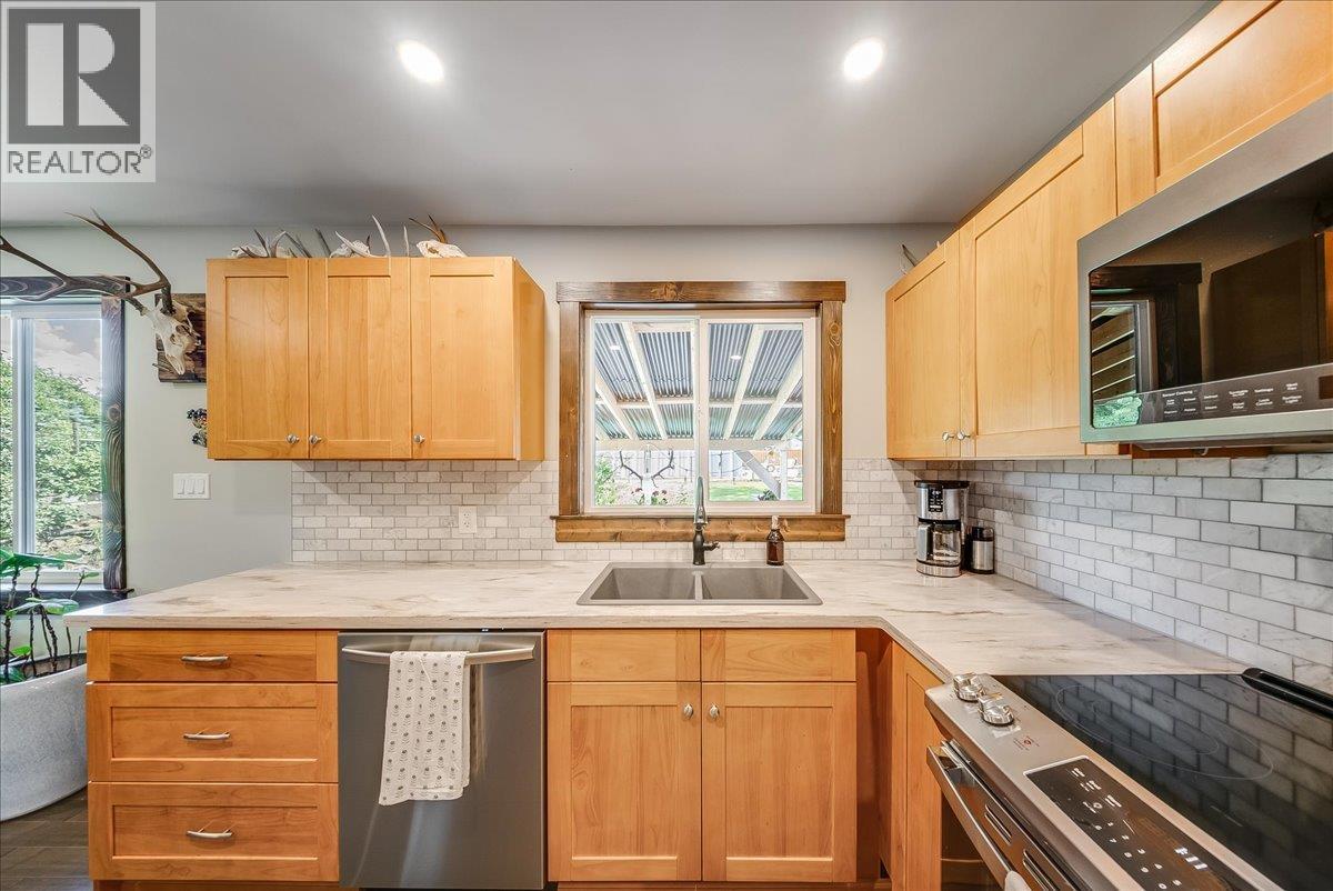 526 12th Avenue, Genelle, British Columbia  V0G 1G0 - Photo 11 - 10398537
