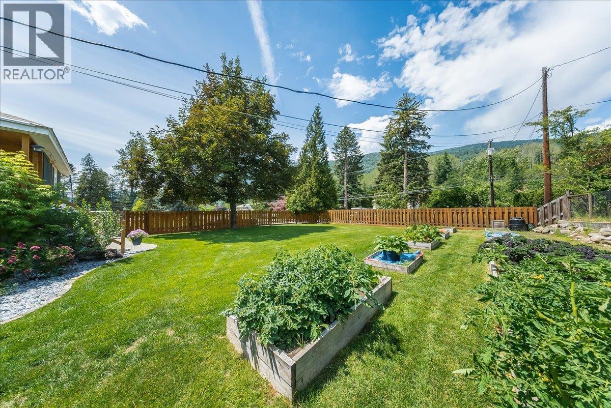 526 12th Avenue, Genelle, British Columbia  V0G 1G0 - Photo 35 - 10398537