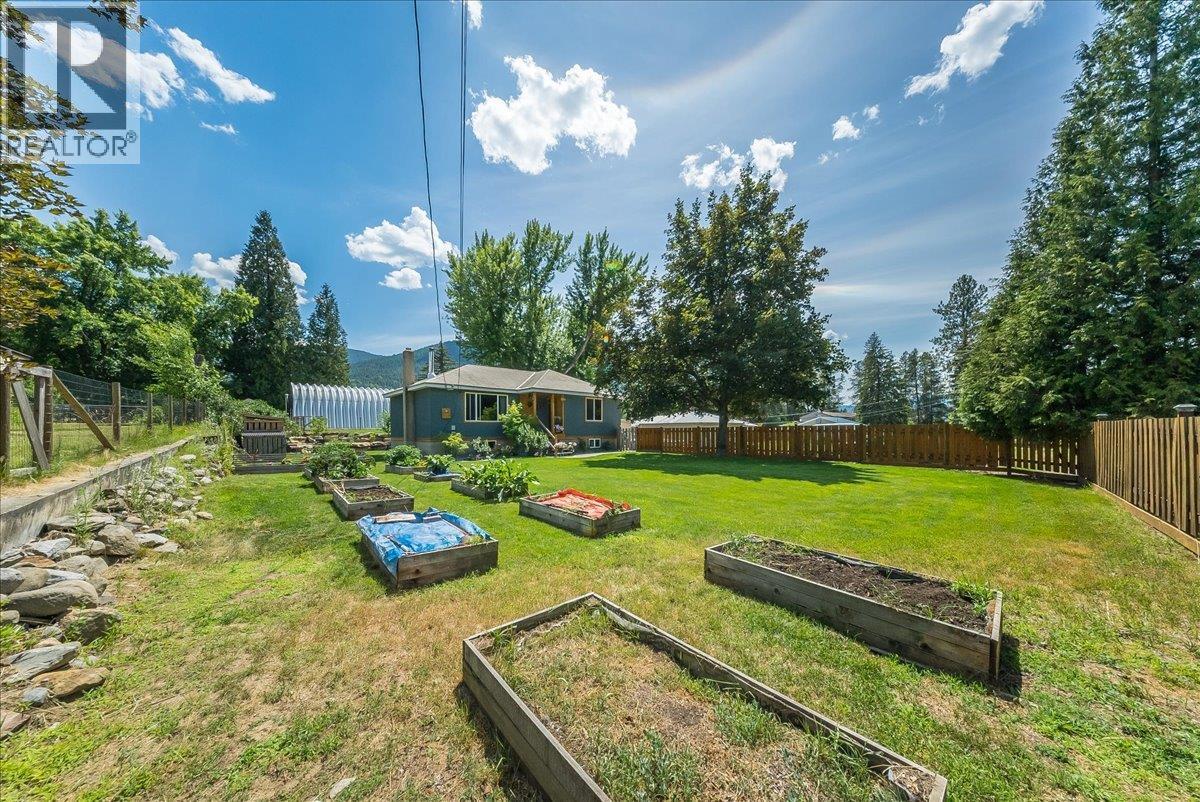 526 12th Avenue, Genelle, British Columbia  V0G 1G0 - Photo 38 - 10398537