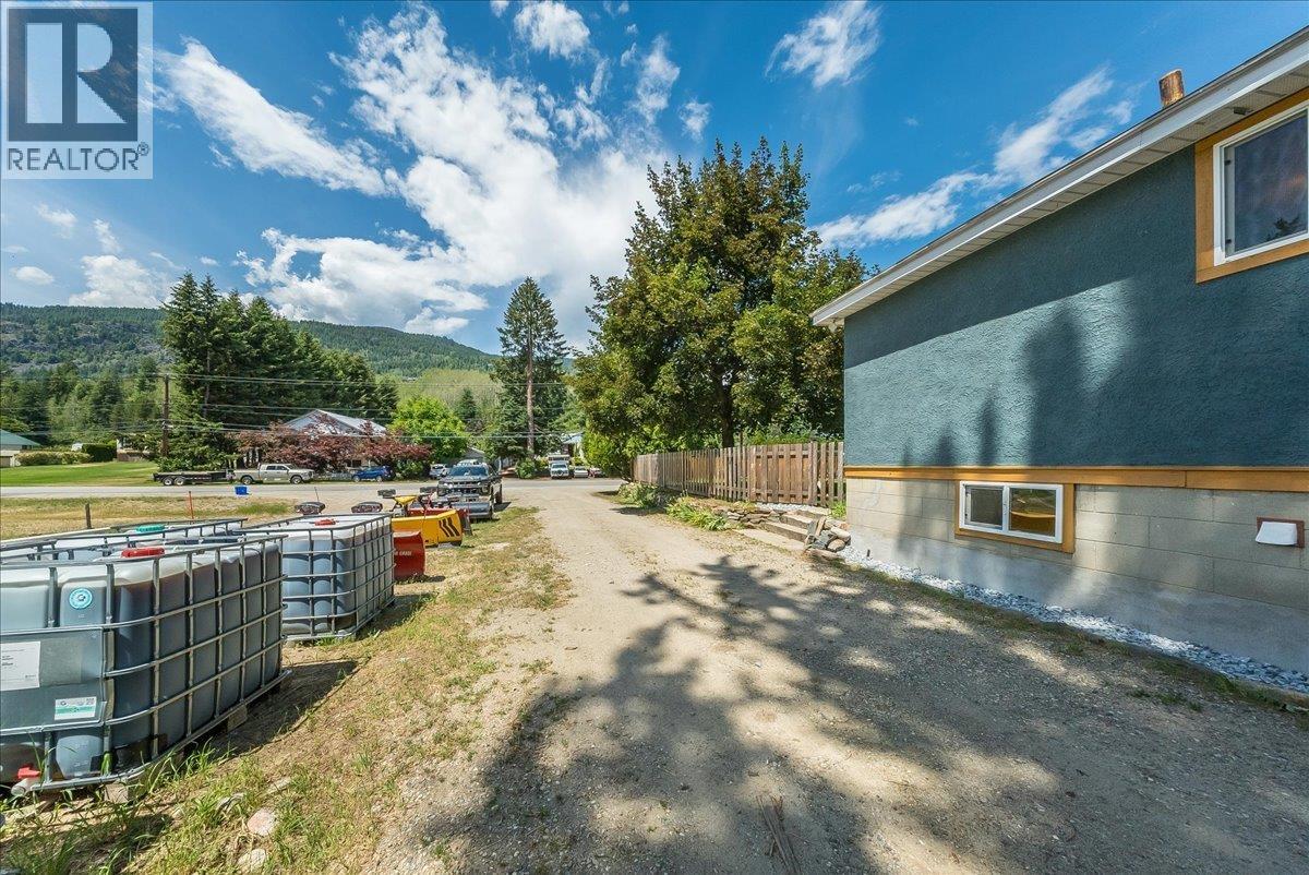 526 12th Avenue, Genelle, British Columbia  V0G 1G0 - Photo 44 - 10398537