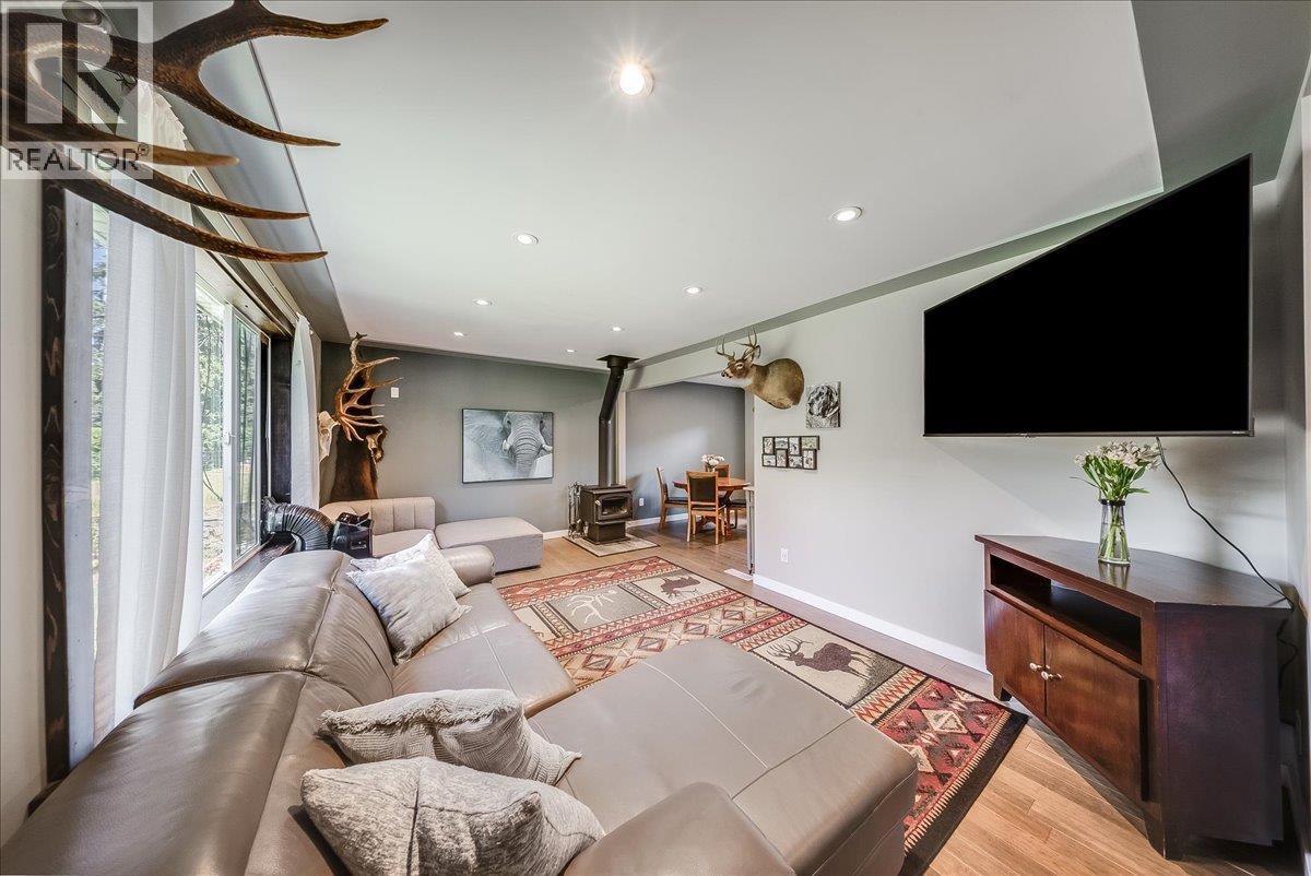 526 12th Avenue, Genelle, British Columbia  V0G 1G0 - Photo 5 - 10398537