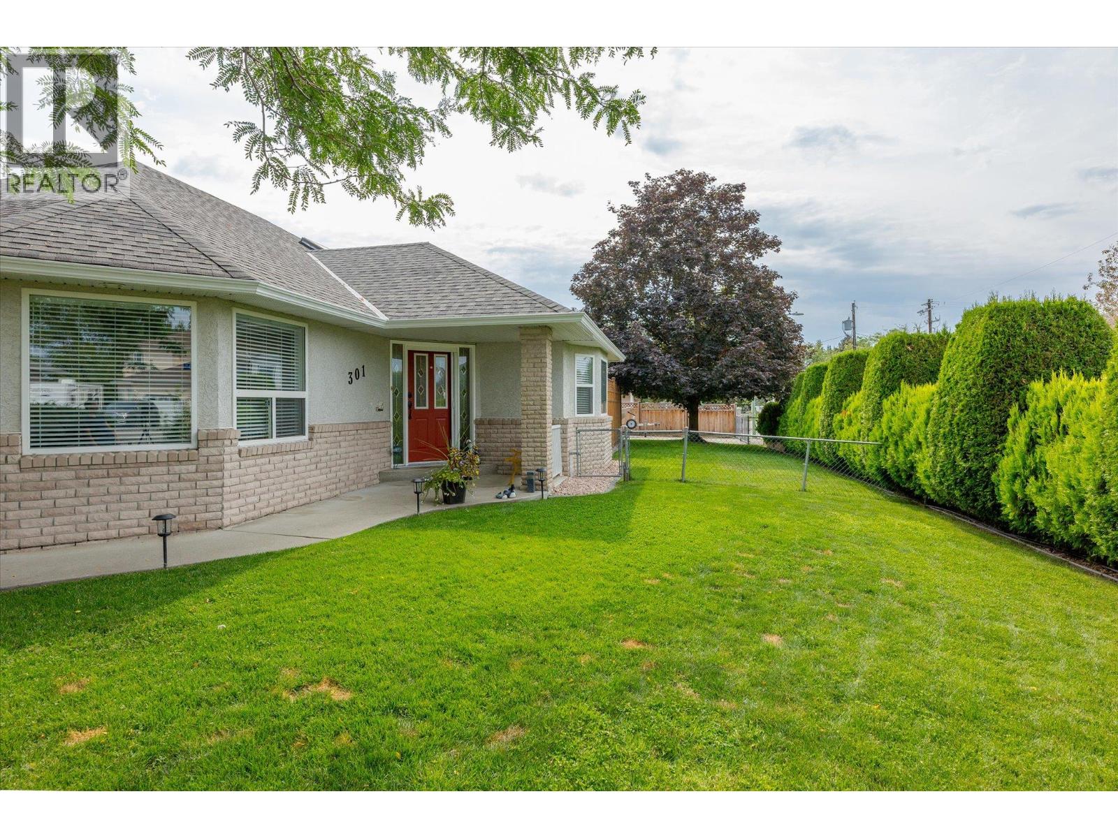 301 Fizet Avenue, Kelowna, British Columbia  V1X 7P5 - Photo 2 - 10398524