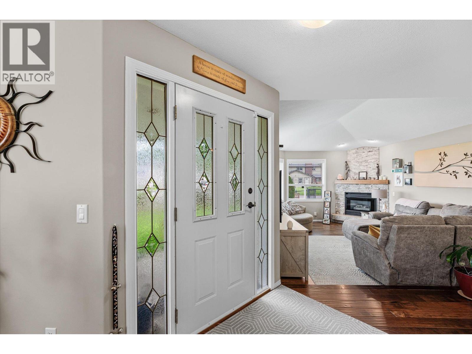 301 Fizet Avenue, Kelowna, British Columbia  V1X 7P5 - Photo 3 - 10398524