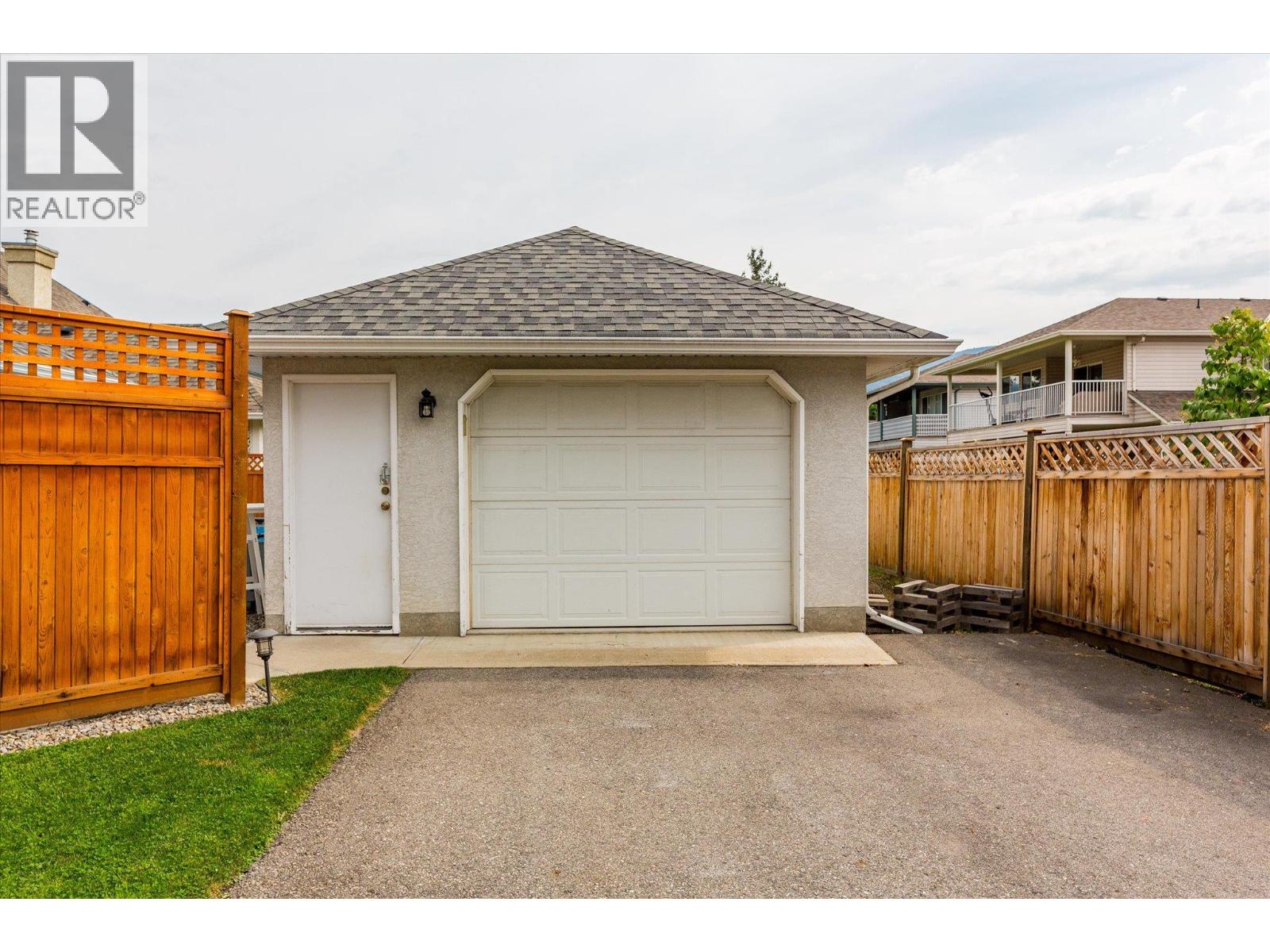 301 Fizet Avenue, Kelowna, British Columbia  V1X 7P5 - Photo 30 - 10398524