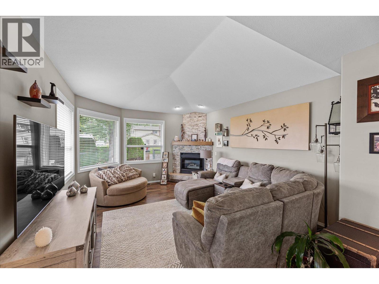 301 Fizet Avenue, Kelowna, British Columbia  V1X 7P5 - Photo 4 - 10398524