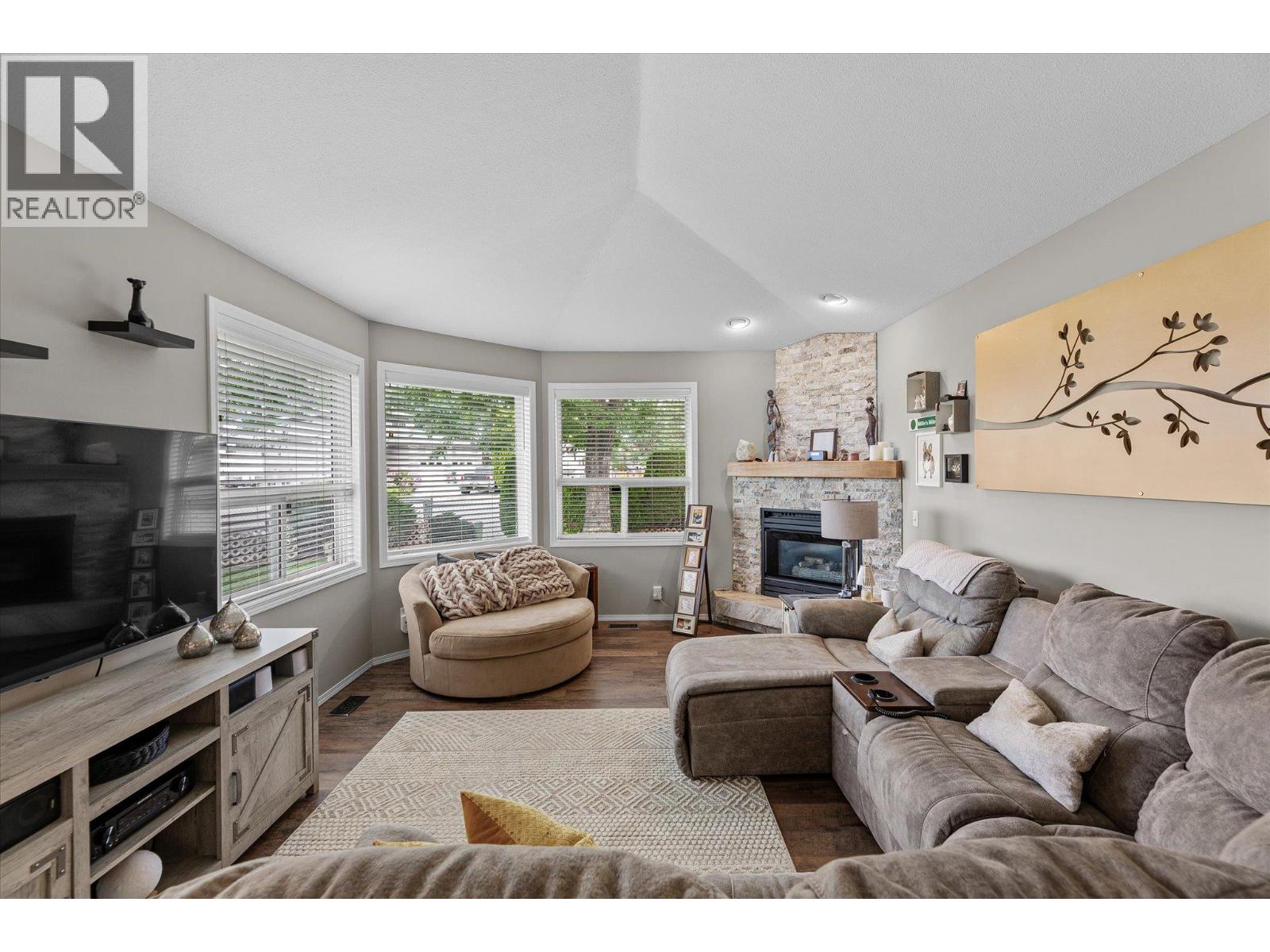 301 Fizet Avenue, Kelowna, British Columbia  V1X 7P5 - Photo 5 - 10398524