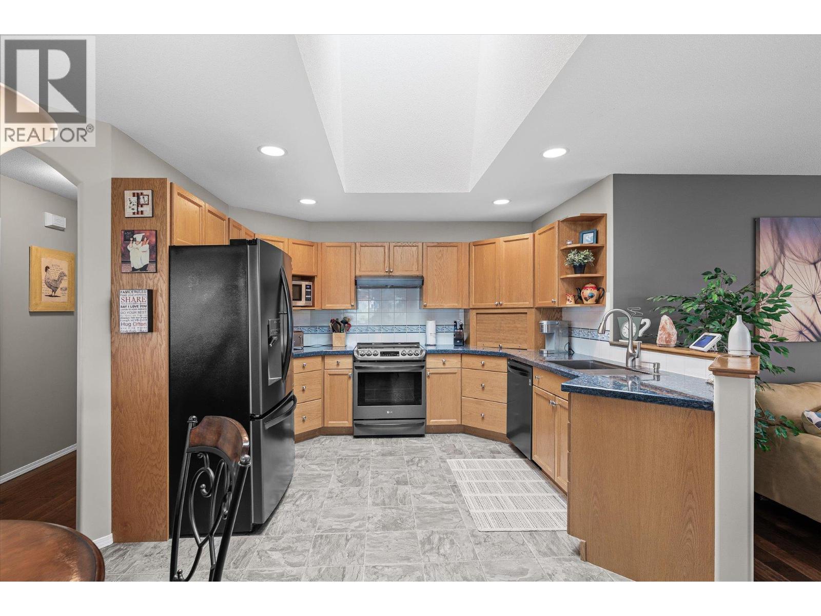 301 Fizet Avenue, Kelowna, British Columbia  V1X 7P5 - Photo 8 - 10398524