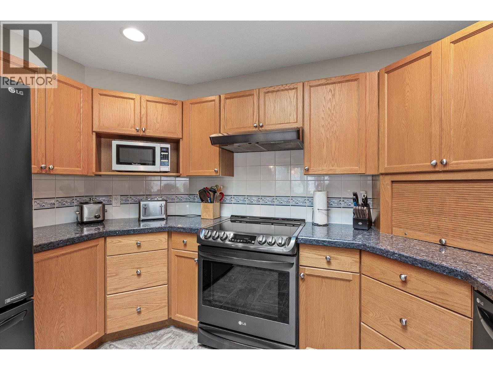 301 Fizet Avenue, Kelowna, British Columbia  V1X 7P5 - Photo 9 - 10398524