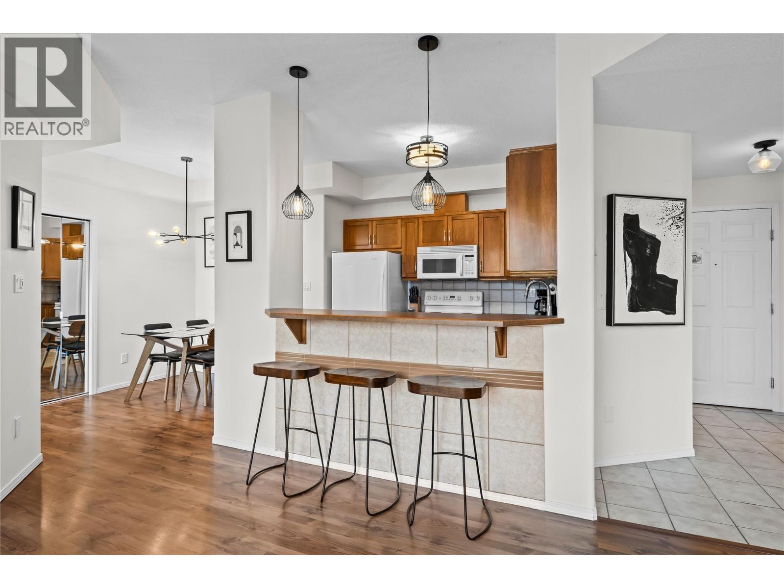 1128 Sunset Drive Unit# 1404, Kelowna, British Columbia  V1Y 9W7 - Photo 3 - 10397934