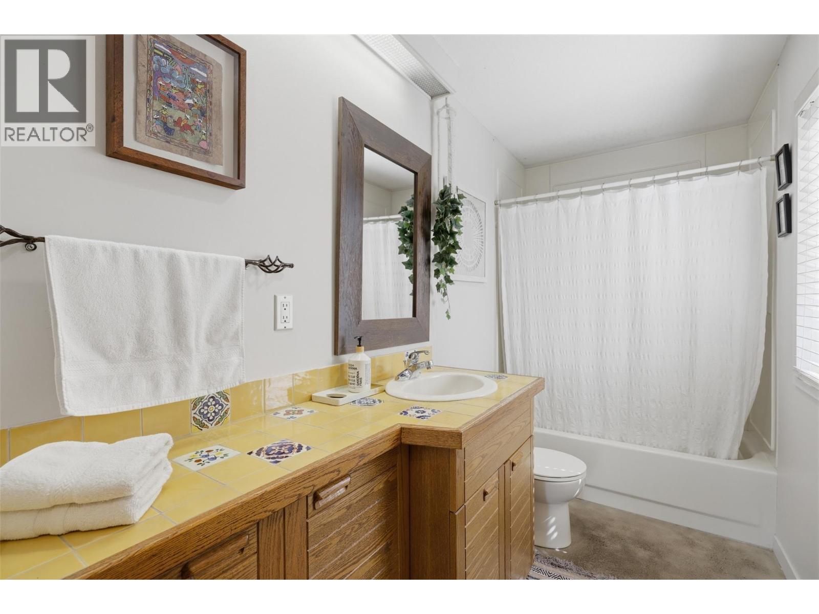 3769 Navatanee Drive, Kamloops, British Columbia  V2H 1S1 - Photo 19 - 10398755