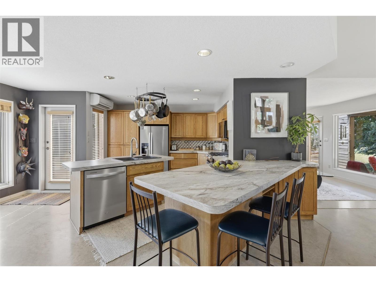 3769 Navatanee Drive, Kamloops, British Columbia  V2H 1S1 - Photo 9 - 10398755