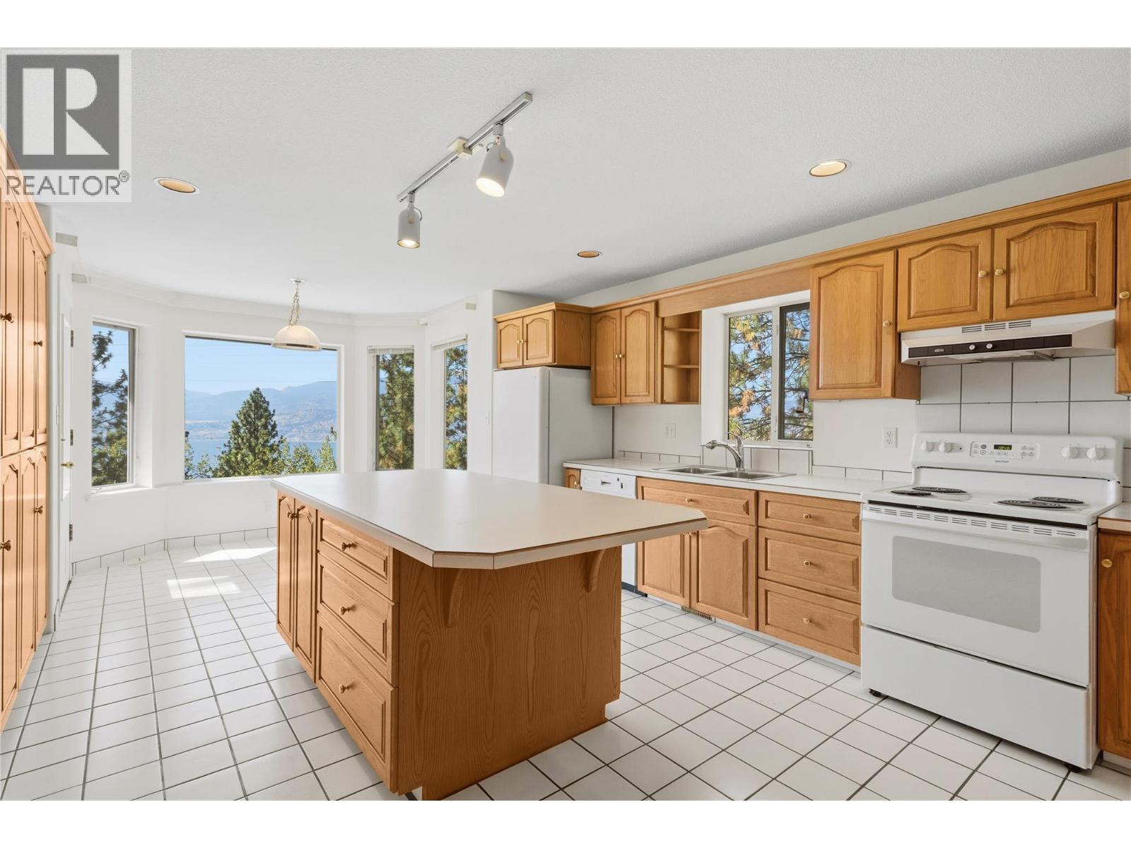1970 Sutherland Road, Penticton, British Columbia  V2A 8T8 - Photo 9 - 10398690